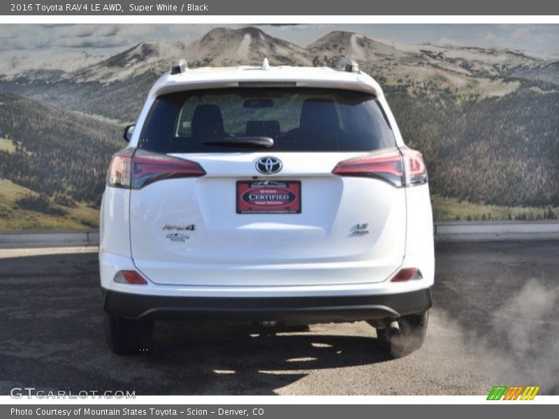 Super White / Black 2016 Toyota RAV4 LE AWD