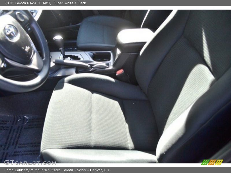 Super White / Black 2016 Toyota RAV4 LE AWD
