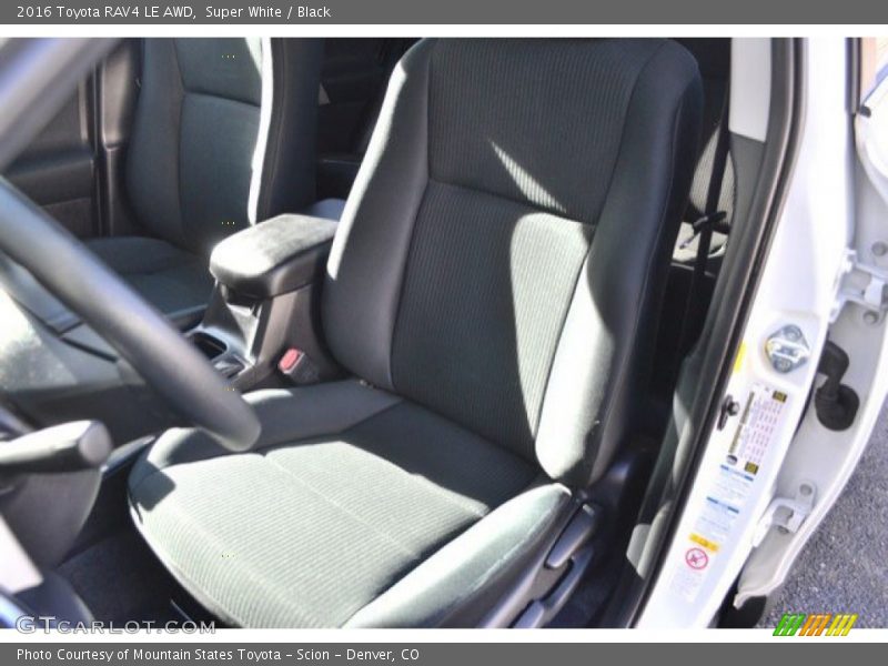 Super White / Black 2016 Toyota RAV4 LE AWD