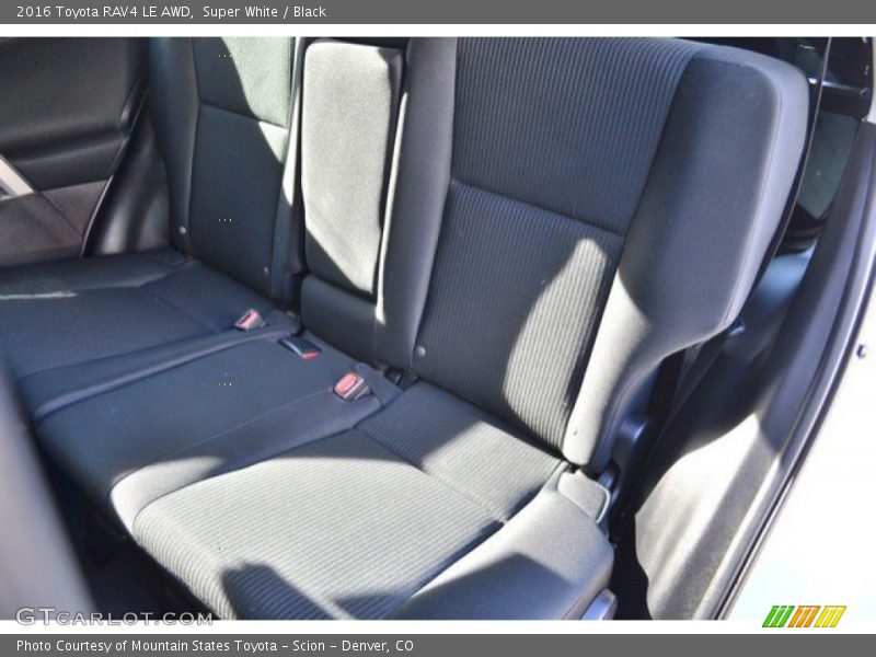 Super White / Black 2016 Toyota RAV4 LE AWD