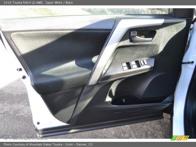 Super White / Black 2016 Toyota RAV4 LE AWD
