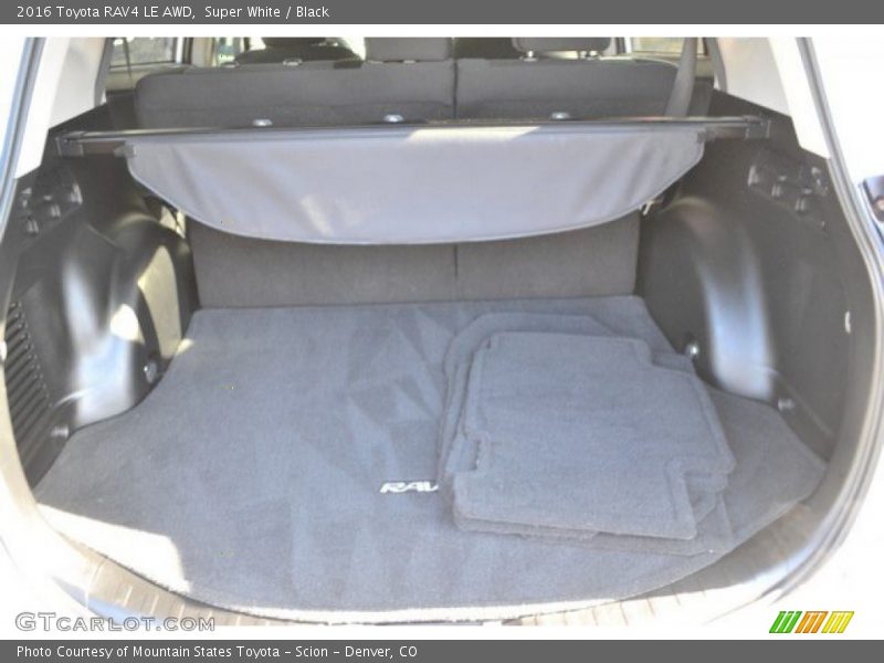 Super White / Black 2016 Toyota RAV4 LE AWD