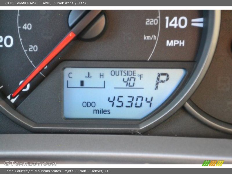 Super White / Black 2016 Toyota RAV4 LE AWD