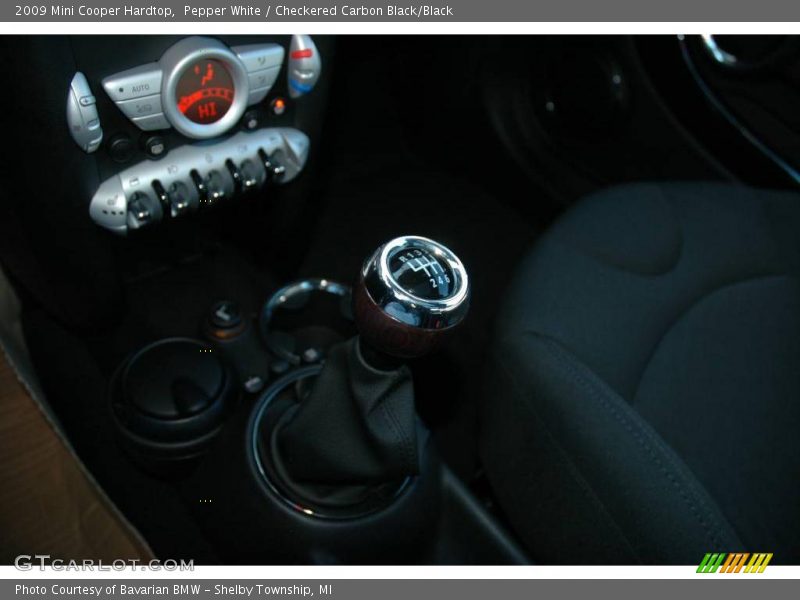 Pepper White / Checkered Carbon Black/Black 2009 Mini Cooper Hardtop