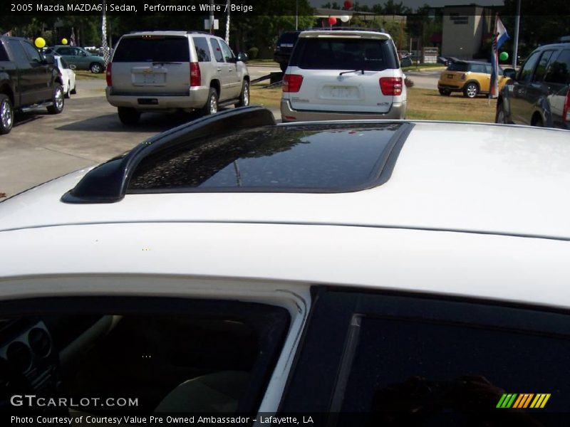 Performance White / Beige 2005 Mazda MAZDA6 i Sedan