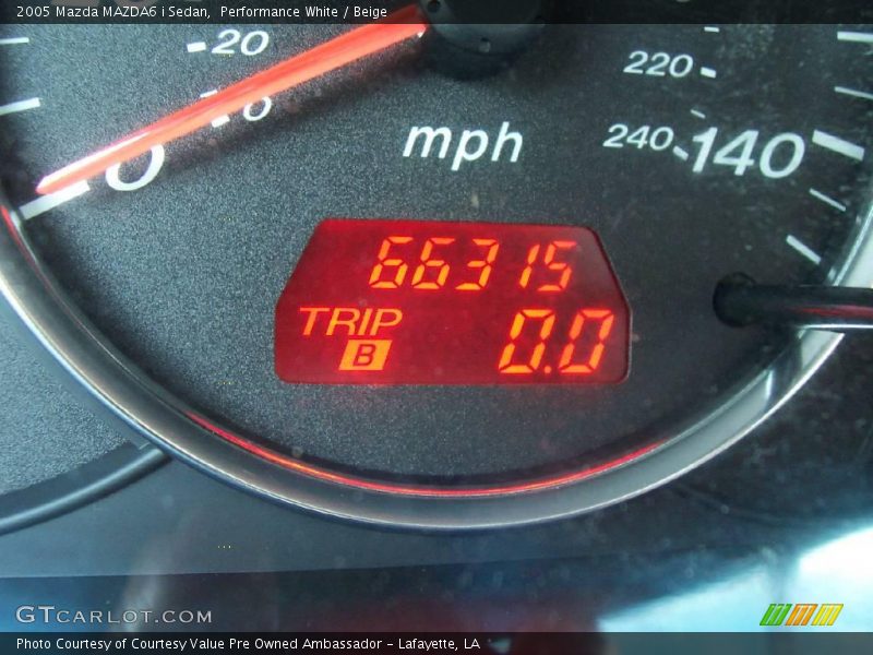 Performance White / Beige 2005 Mazda MAZDA6 i Sedan