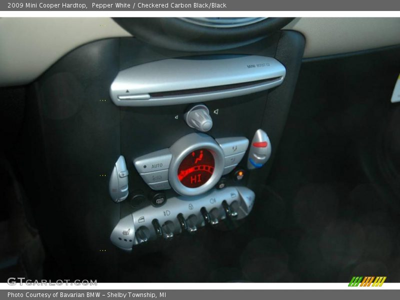 Pepper White / Checkered Carbon Black/Black 2009 Mini Cooper Hardtop