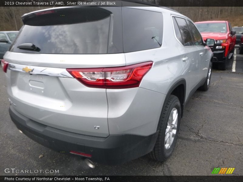 Silver Ice Metallic / Jet Black 2019 Chevrolet Traverse LT AWD