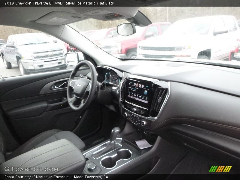 Silver Ice Metallic / Jet Black 2019 Chevrolet Traverse LT AWD