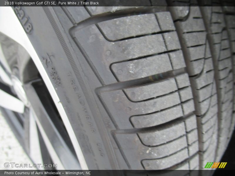 Pure White / Titan Black 2018 Volkswagen Golf GTI SE