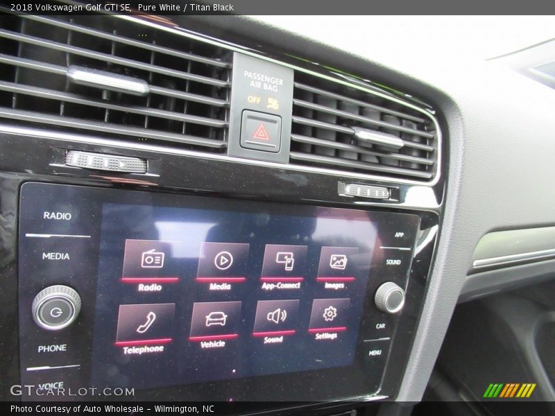 Pure White / Titan Black 2018 Volkswagen Golf GTI SE