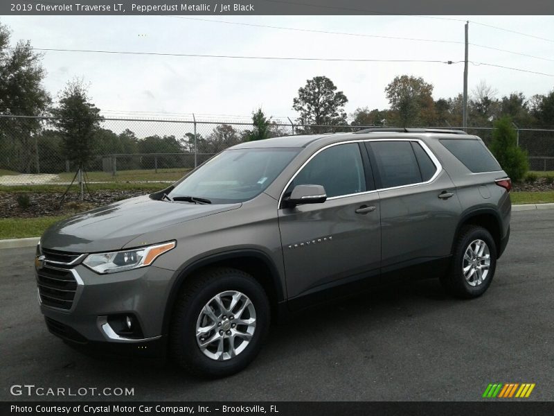 Pepperdust Metallic / Jet Black 2019 Chevrolet Traverse LT