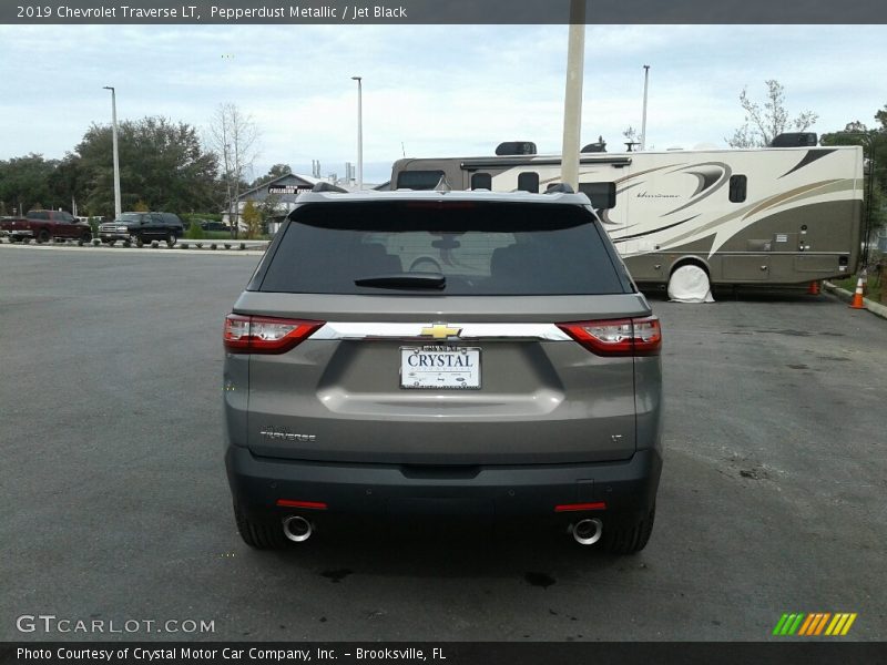 Pepperdust Metallic / Jet Black 2019 Chevrolet Traverse LT