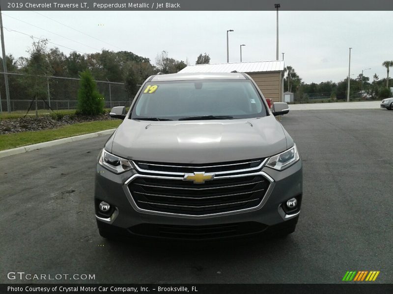 Pepperdust Metallic / Jet Black 2019 Chevrolet Traverse LT