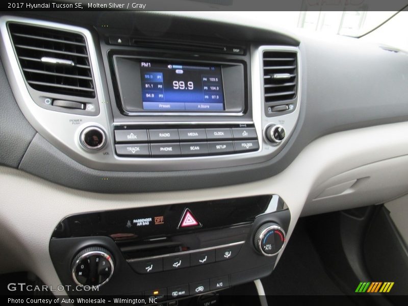 Molten Silver / Gray 2017 Hyundai Tucson SE