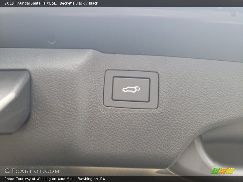 Becketts Black / Black 2019 Hyundai Santa Fe XL SE