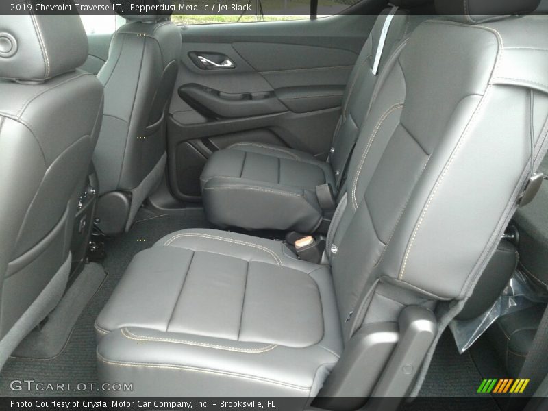 Pepperdust Metallic / Jet Black 2019 Chevrolet Traverse LT