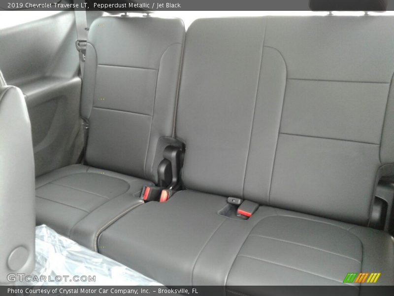 Pepperdust Metallic / Jet Black 2019 Chevrolet Traverse LT