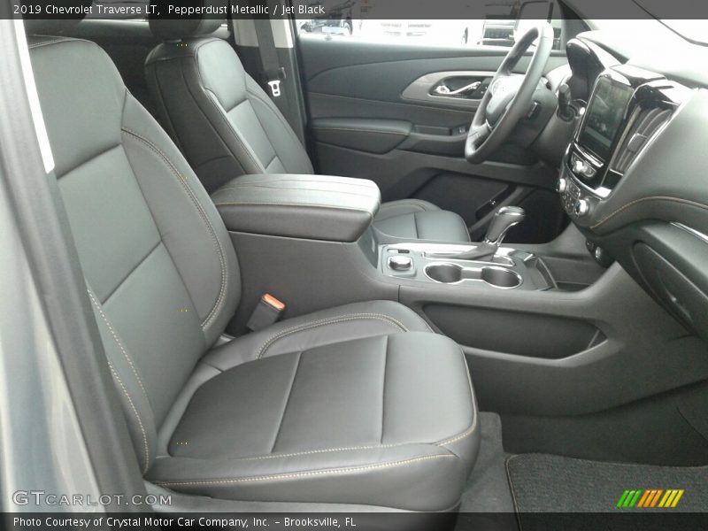 Pepperdust Metallic / Jet Black 2019 Chevrolet Traverse LT