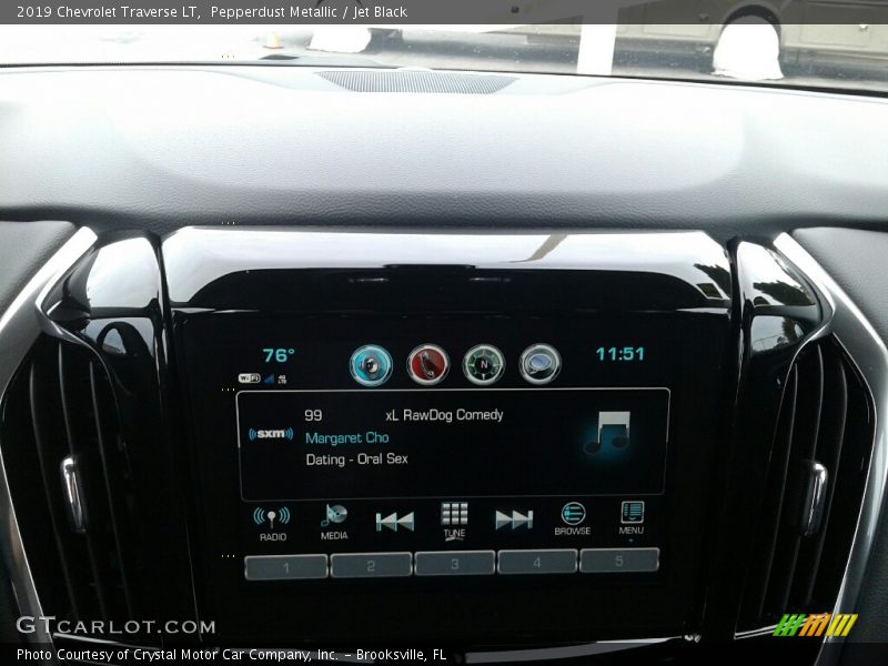 Pepperdust Metallic / Jet Black 2019 Chevrolet Traverse LT