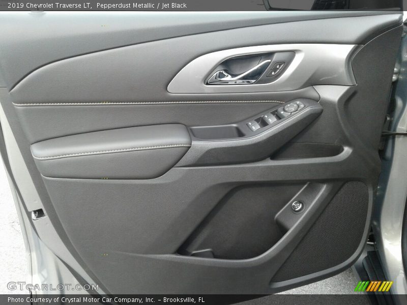 Pepperdust Metallic / Jet Black 2019 Chevrolet Traverse LT