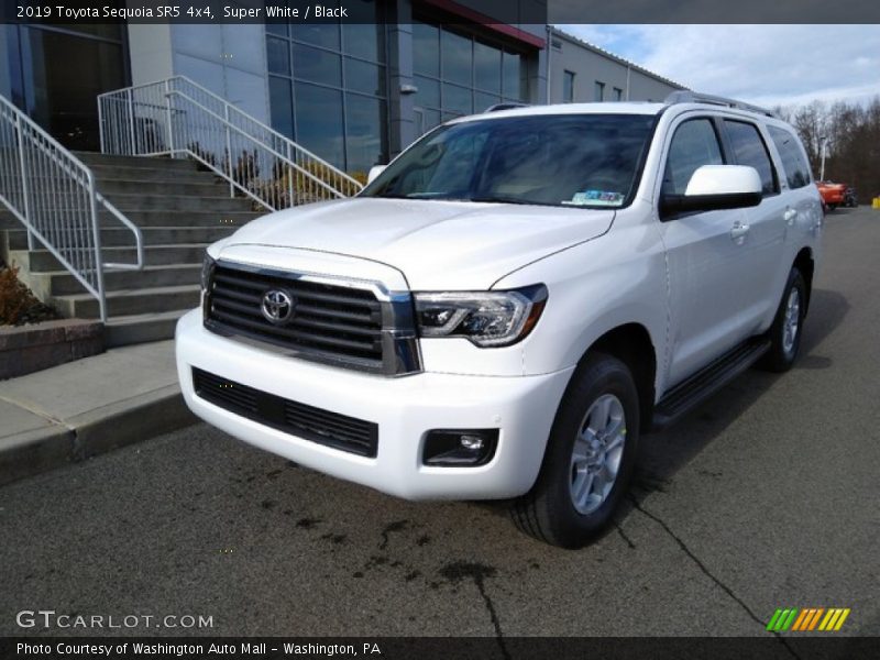 Front 3/4 View of 2019 Sequoia SR5 4x4