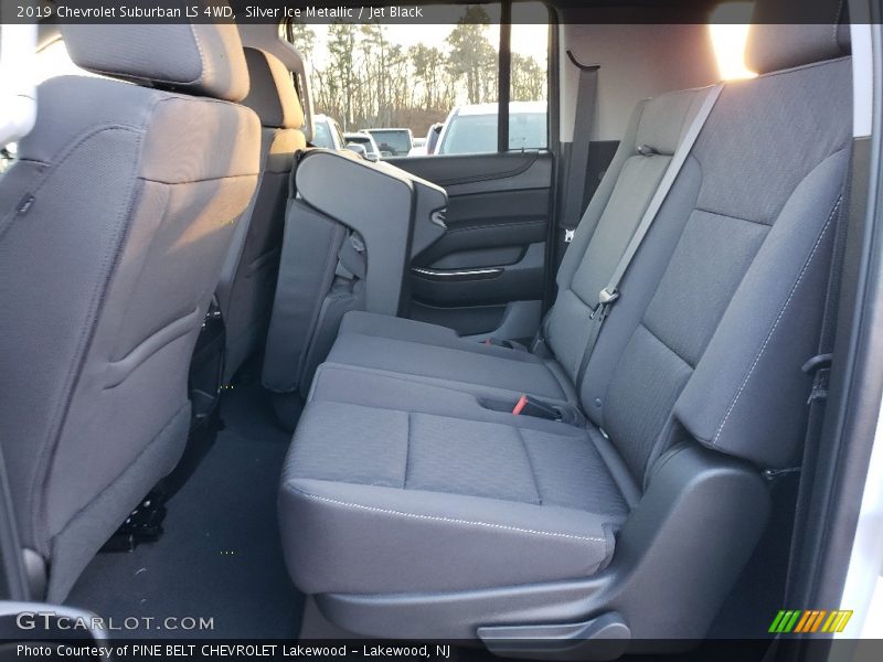 Silver Ice Metallic / Jet Black 2019 Chevrolet Suburban LS 4WD