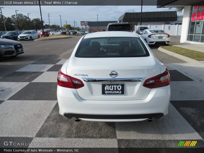 Pearl White / Charcoal 2018 Nissan Altima 2.5 S