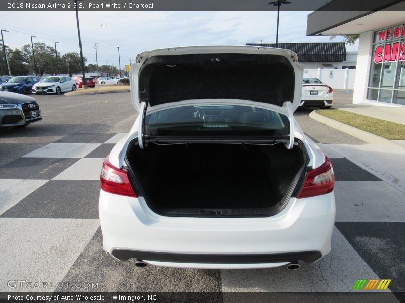 Pearl White / Charcoal 2018 Nissan Altima 2.5 S