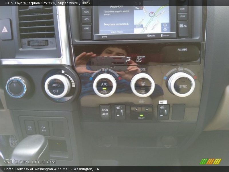 Controls of 2019 Sequoia SR5 4x4