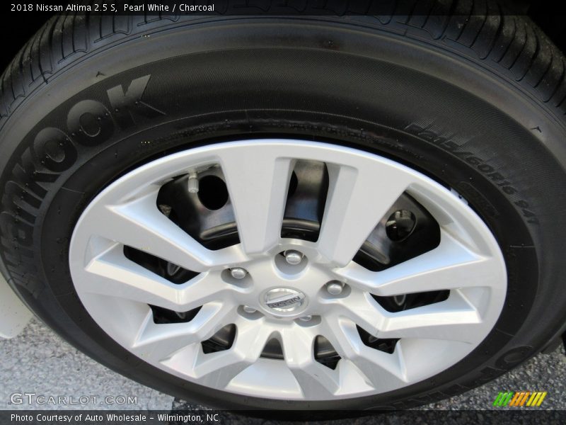 Pearl White / Charcoal 2018 Nissan Altima 2.5 S