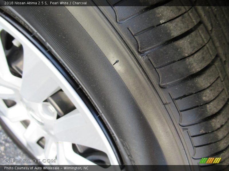 Pearl White / Charcoal 2018 Nissan Altima 2.5 S