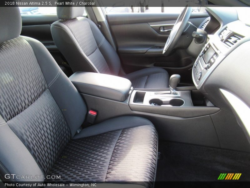 Pearl White / Charcoal 2018 Nissan Altima 2.5 S