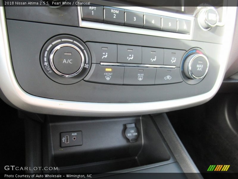 Pearl White / Charcoal 2018 Nissan Altima 2.5 S