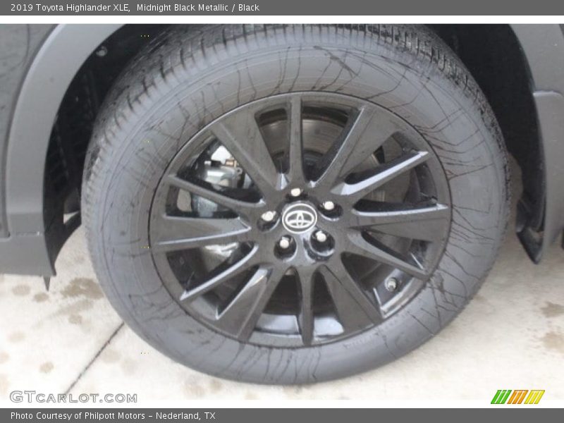 Midnight Black Metallic / Black 2019 Toyota Highlander XLE