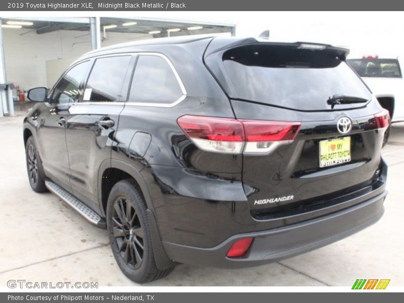 Midnight Black Metallic / Black 2019 Toyota Highlander XLE