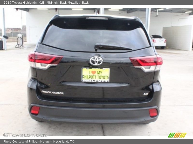 Midnight Black Metallic / Black 2019 Toyota Highlander XLE
