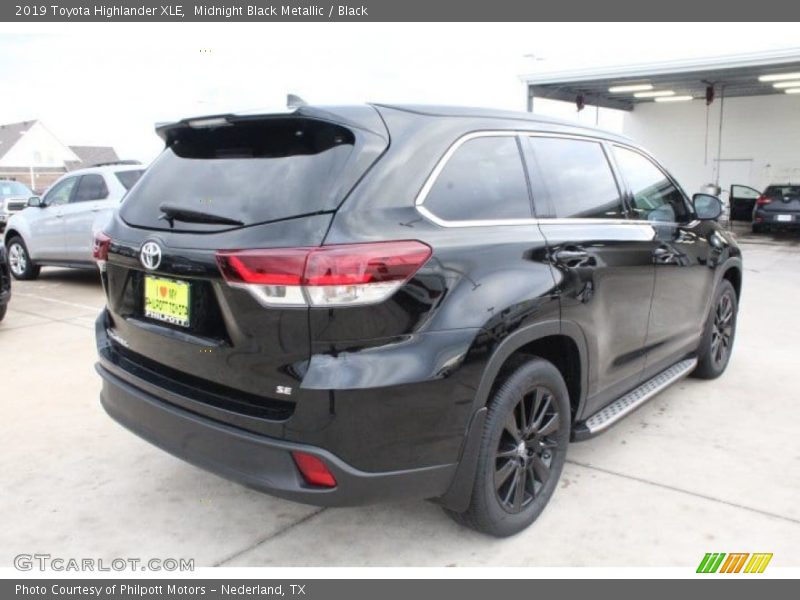 Midnight Black Metallic / Black 2019 Toyota Highlander XLE