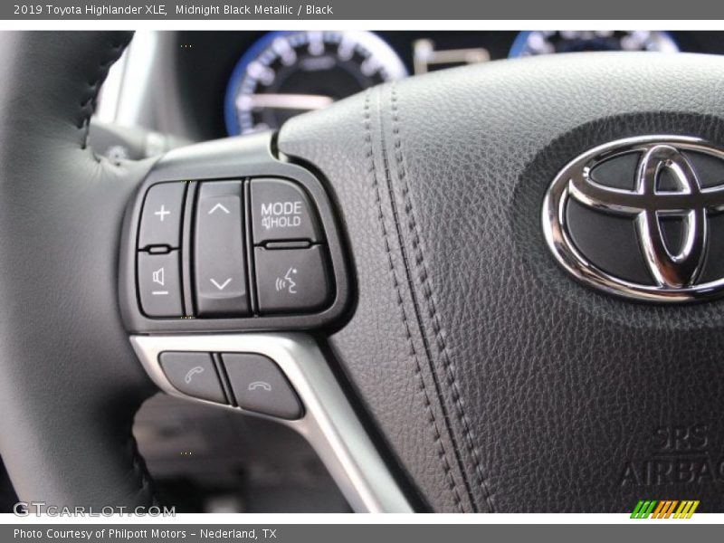 Midnight Black Metallic / Black 2019 Toyota Highlander XLE