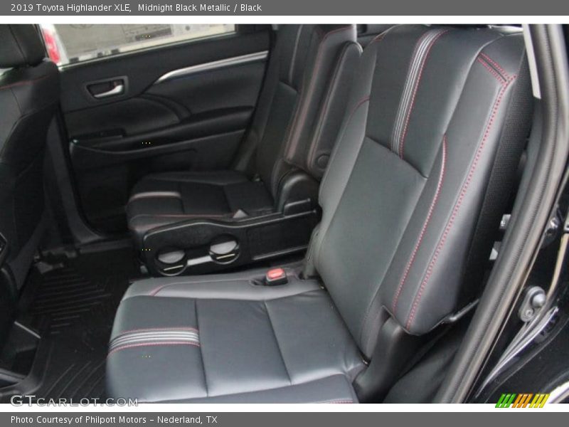 Midnight Black Metallic / Black 2019 Toyota Highlander XLE