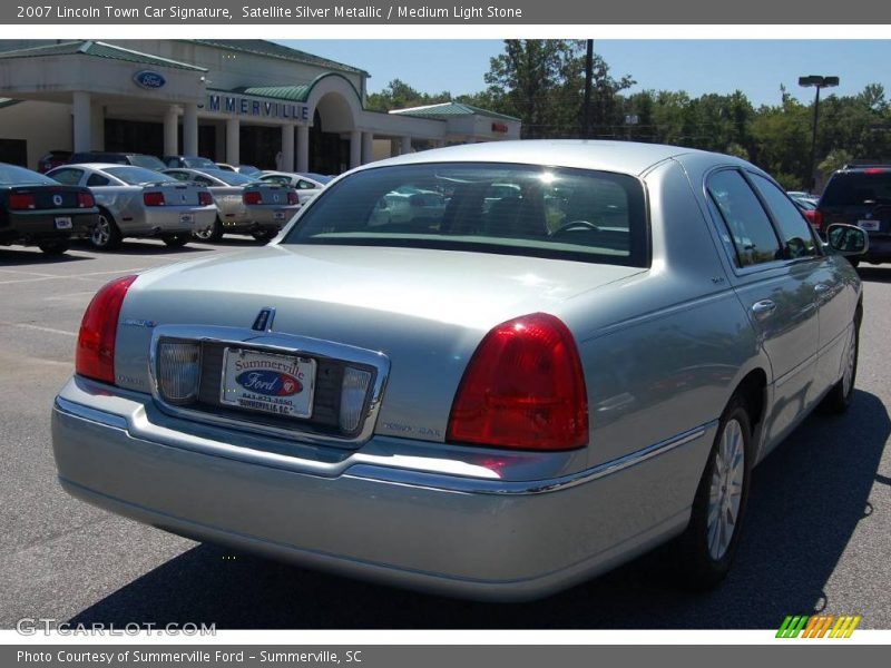 Satellite Silver Metallic / Medium Light Stone 2007 Lincoln Town Car Signature