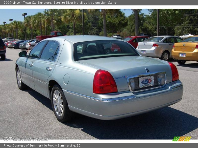 Satellite Silver Metallic / Medium Light Stone 2007 Lincoln Town Car Signature