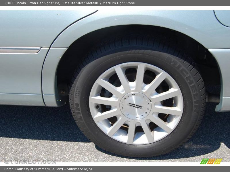 Satellite Silver Metallic / Medium Light Stone 2007 Lincoln Town Car Signature