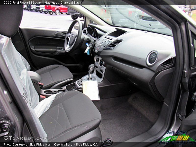 Magnetic / Charcoal Black 2019 Ford Fiesta SE Sedan