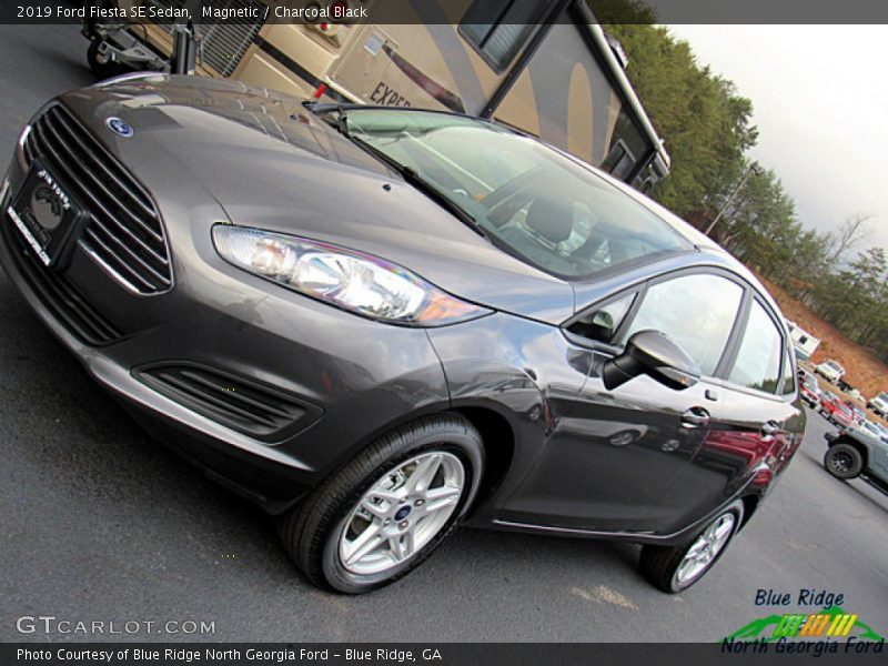 Magnetic / Charcoal Black 2019 Ford Fiesta SE Sedan