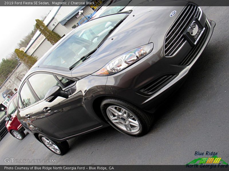 Magnetic / Charcoal Black 2019 Ford Fiesta SE Sedan