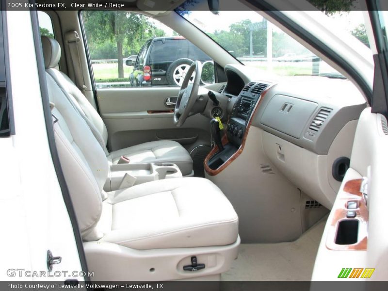Clear White / Beige 2005 Kia Sedona EX