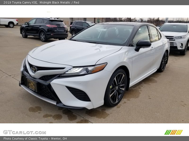 Front 3/4 View of 2019 Camry XSE