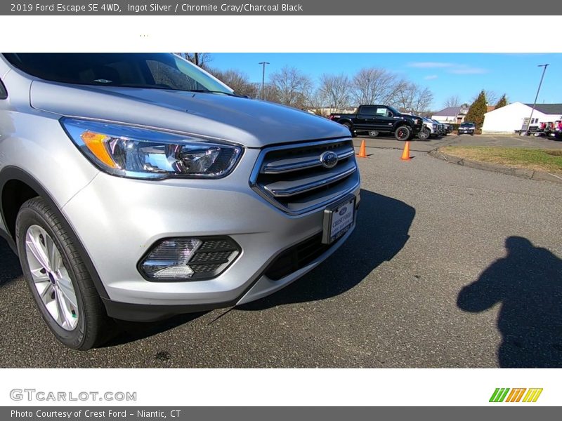 Ingot Silver / Chromite Gray/Charcoal Black 2019 Ford Escape SE 4WD