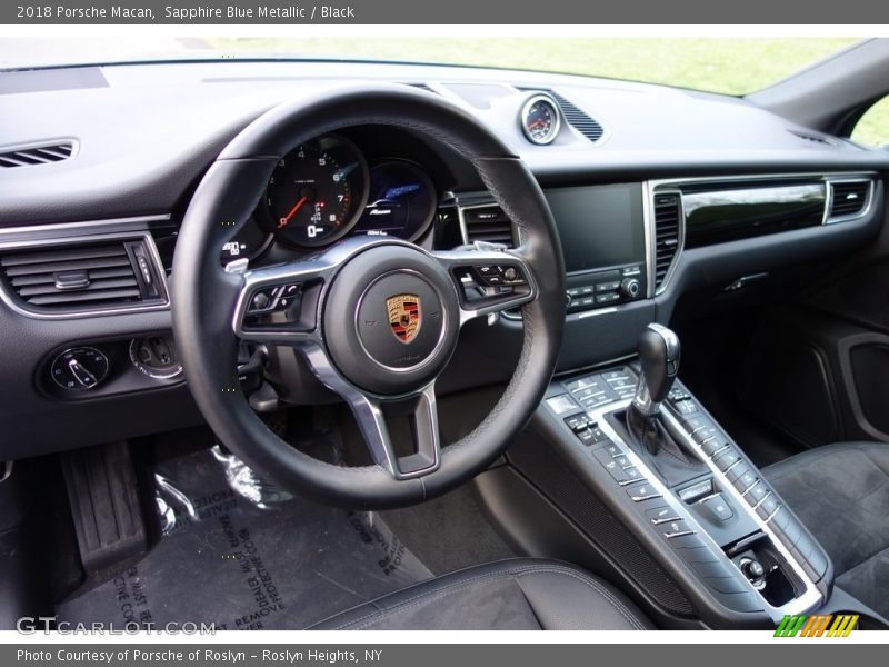 Sapphire Blue Metallic / Black 2018 Porsche Macan